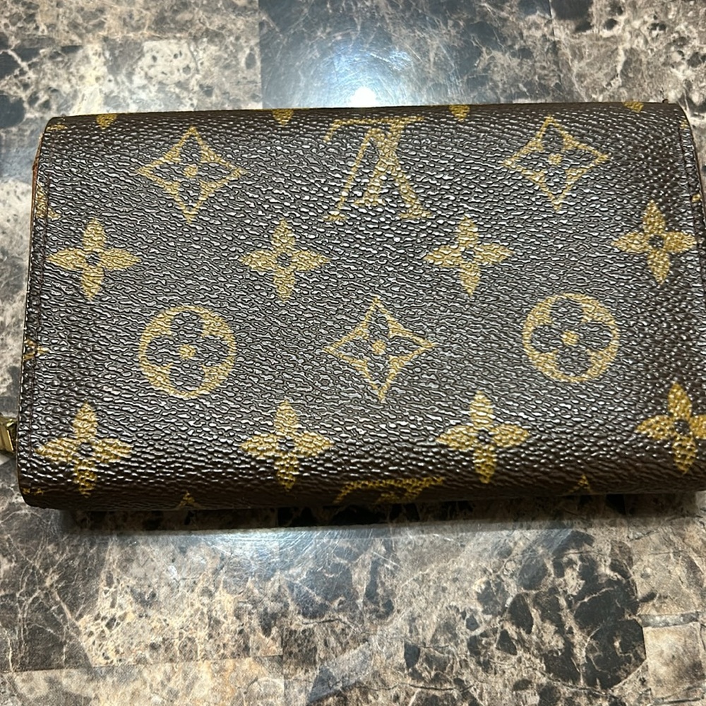 LV Mono Snap Wallet - Picture 2 of 15